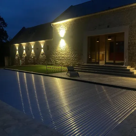 Elegant Manor Retreat Normandy, Cleaning Included *
