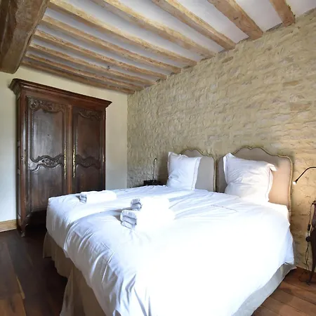 Elegant Manor Retreat Normandy, Cleaning Included Feriehus